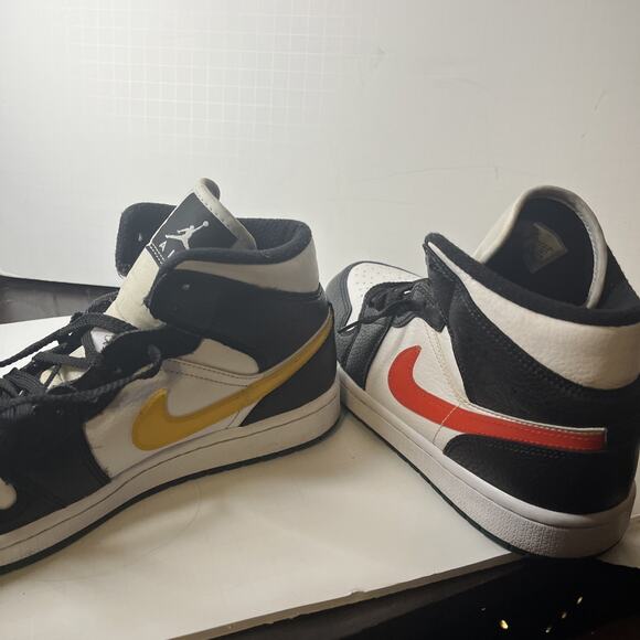 Nike Air Jordan 1 Black White Mid Alternate Swoosh Red Yellow SZ 8.5 BQ6472-063 - Picture 5 of 10